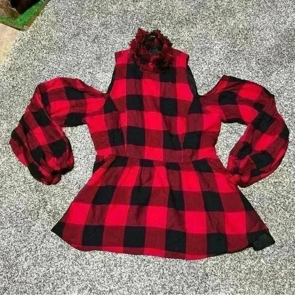 Va Va by Joy Han Buffalo Plaid, Fringe Neck, Open Shoulder Size M - Picture 3 of 13